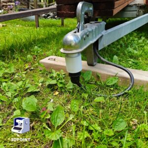 Perävaunun 13-napaisen pistokkeen suoja